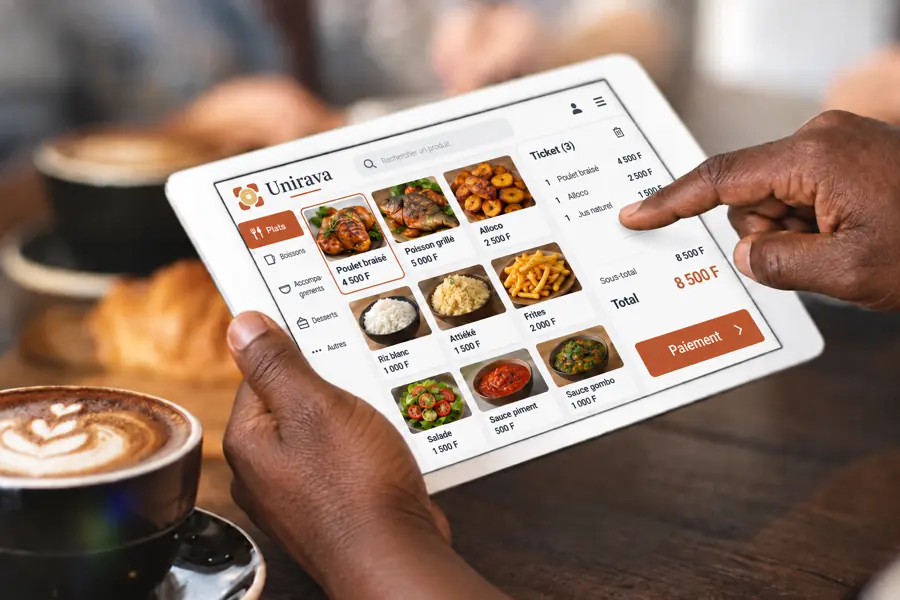 La caisse Unirava sur tablette avec l'addition de la table