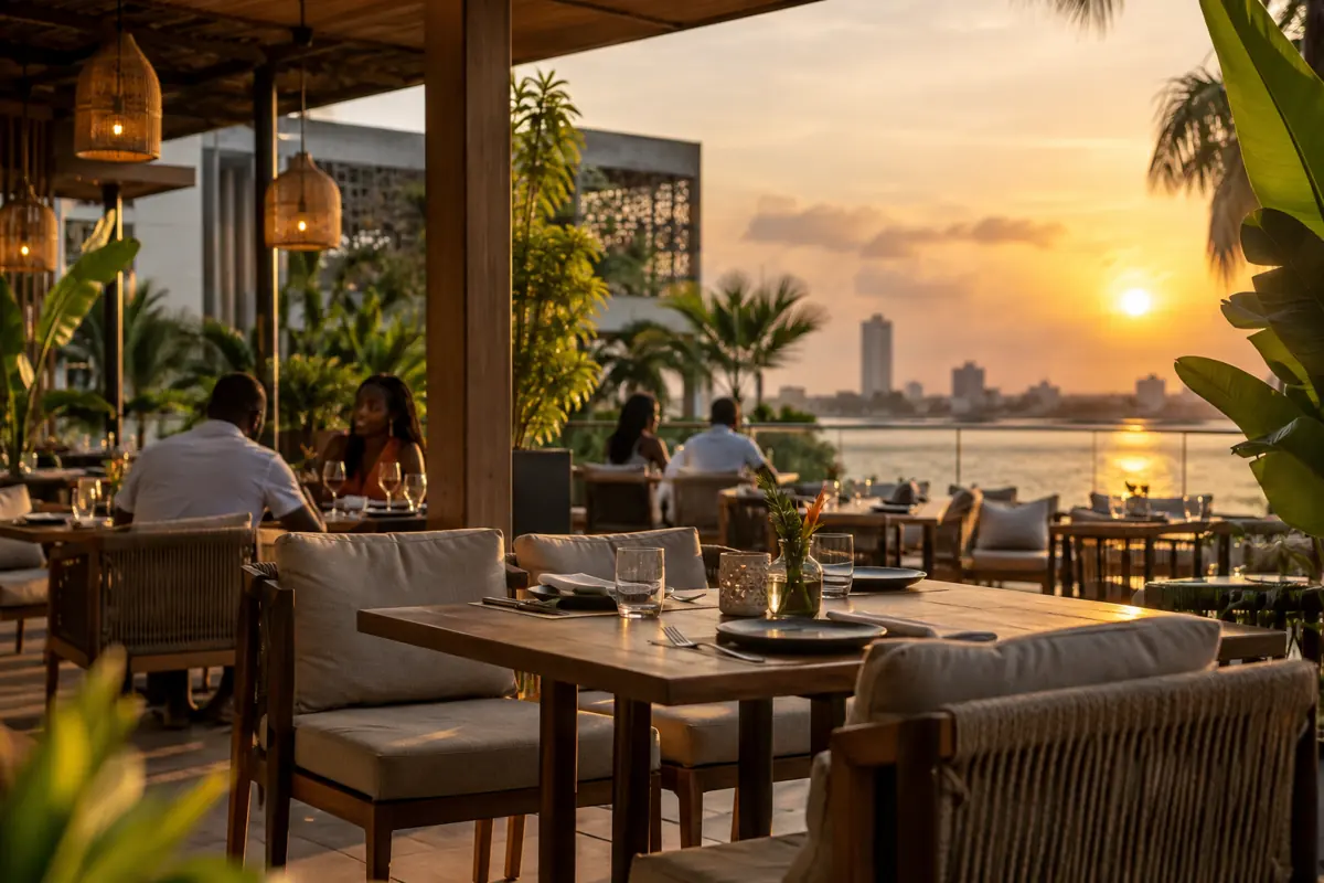 Terrasse de restaurant au coucher du soleil